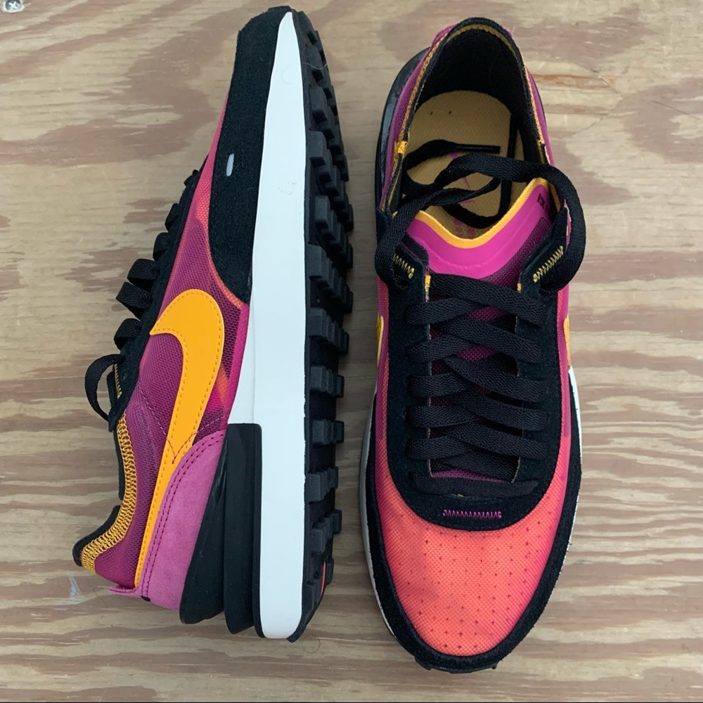 Nike Waffle One Women’s Sneakers